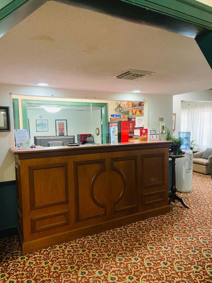 Senate Suites Extended Stay Hotel Topeka Kültér fotó