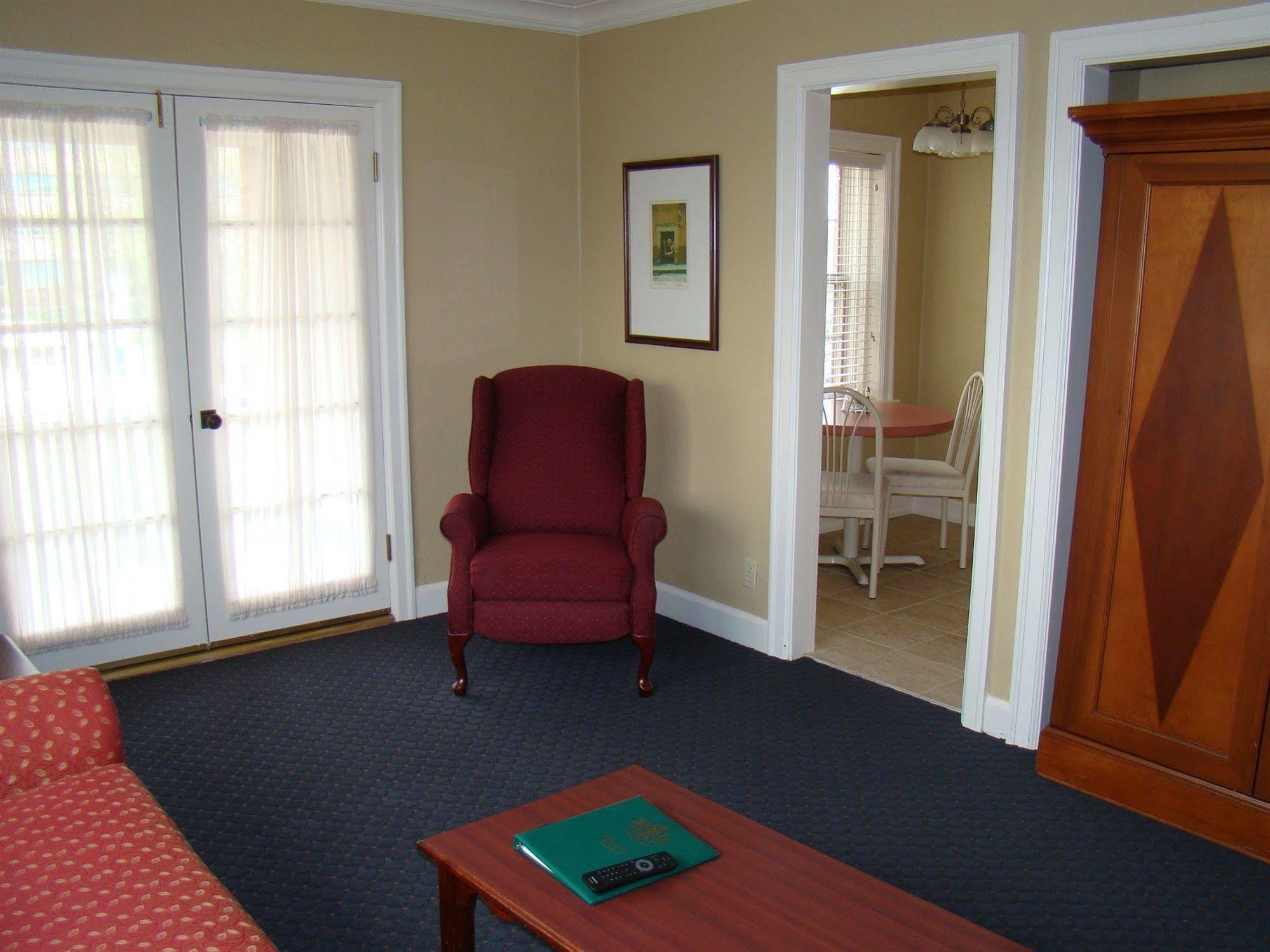 Senate Suites Extended Stay Hotel Topeka Kültér fotó