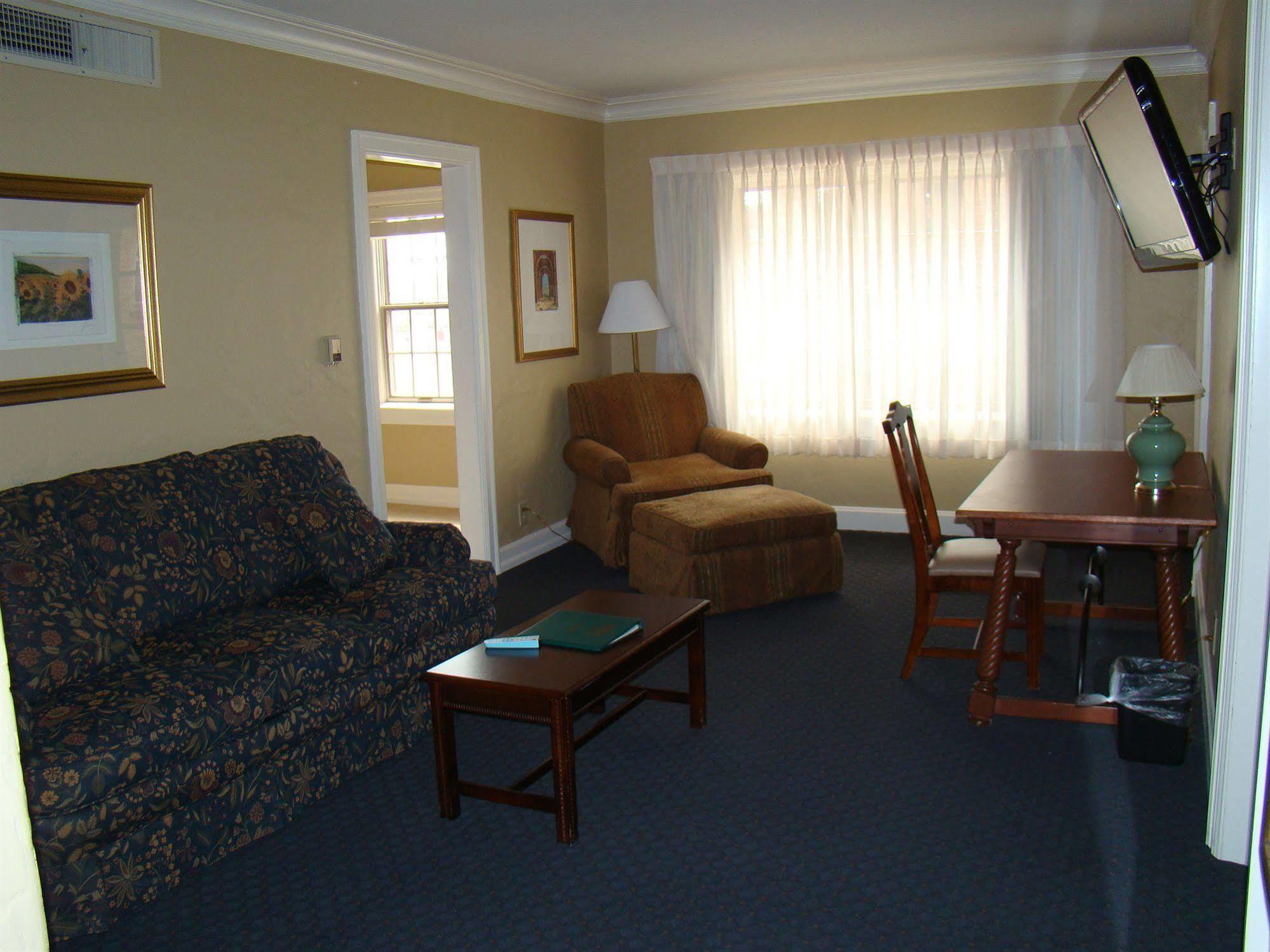 Senate Suites Extended Stay Hotel Topeka Kültér fotó